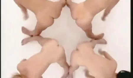 پسر یک زن بالغ مبهم و لینک کانال شهوانی دوست دختر جوان خود را farts می کند