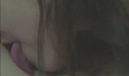 عوضی موی سرخ با شور و شوق گروه سکسی شهوانی تلگرام یک مرد بالغ خجالتی را لعنت کرد