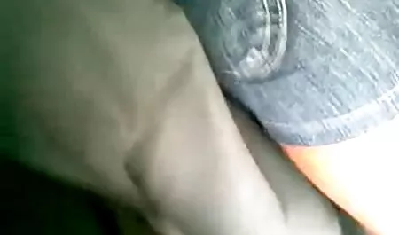 صاحب مشاعره زرق و برق دار پتا جنسن شهوانی تلگرام با شور و شوق یک مرد سیاه پوست را لخت می کند