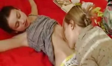 آشنایی با کانال داستانهای شهوانی یک دختر منجر به رابطه جنسی سریع شد