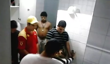 فاحشه دستش را در الاغش گذاشت. لینک شهوانی
