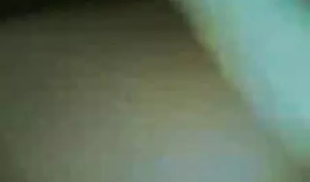 عوضی روغنی در یک ورزشگاه با یک لینک کانال سوپرکده خروس بلند تسلیم می شود