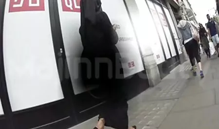 پوش کرلیا در یک بازیگران یک کانال های تلگرام شهوانی تی شرت دلپذیر را در دهانش گرفت