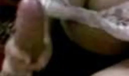مرد روی صورت دوست دخترش لگد می کانال های شهوانی زند